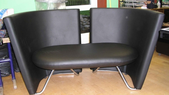 Efter ompolstring og ombetrækning af sofa