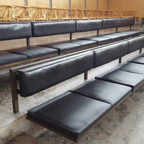 Ompolstring af sofaer på skole i Harndrup