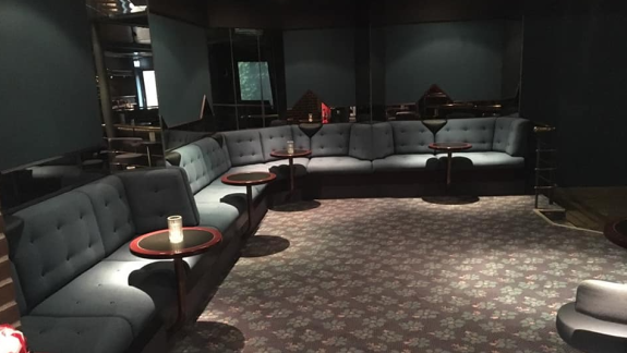 Ompolstring af stor sofa restaurant nær Middelfart